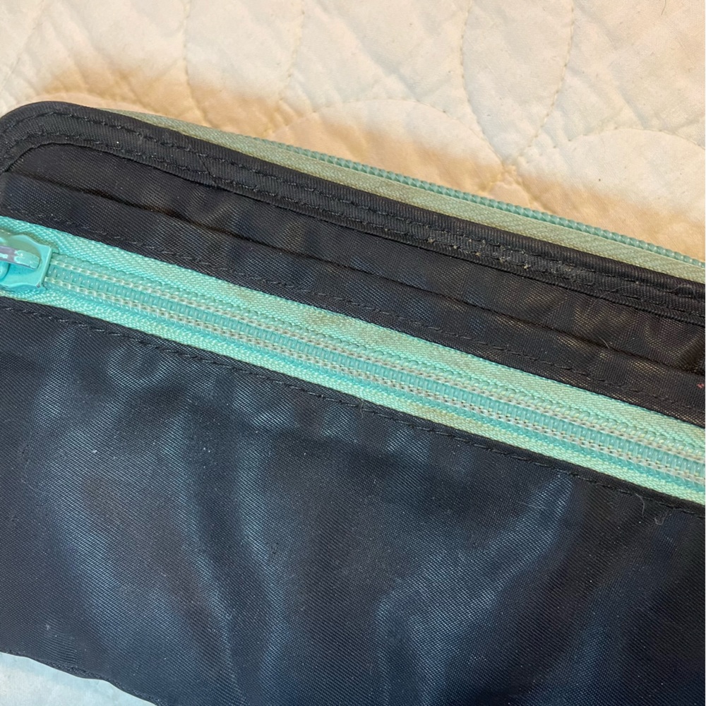 Lug Kickflip Convertible Wallet - Picture 5 of 9